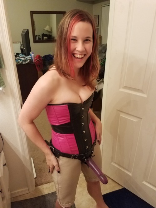 cagedpheonix:I am such a sexy, dominate, powerful,…nerd with a strapon. Healing still going but you all keep bringing smiles to my face and giving me sexy ideas