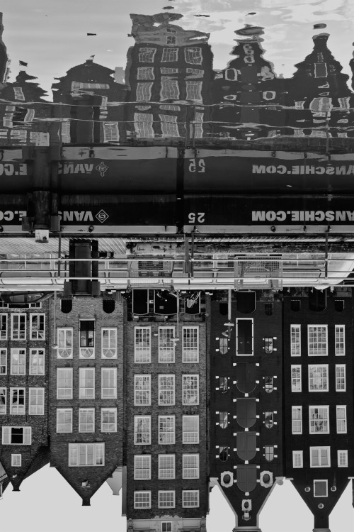 matthewschiavello:  ‘Canal houses in black and white’ (09/10/13) 