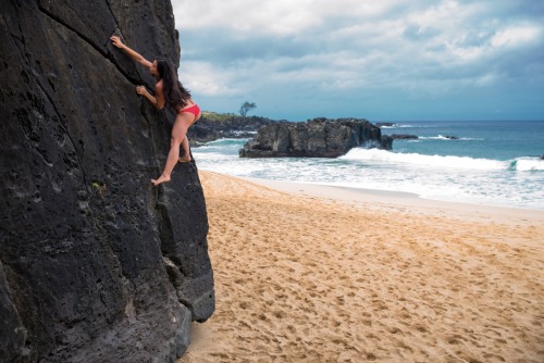 ninawilliams - Beach bouldering at Waimea Bay, Oahu HI ^_^...
