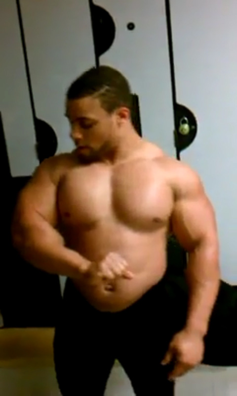 biglars21: drwannabe:  bast10n:  Jovann Rushing  AKA Yohon  look at that chest  ​Jovann