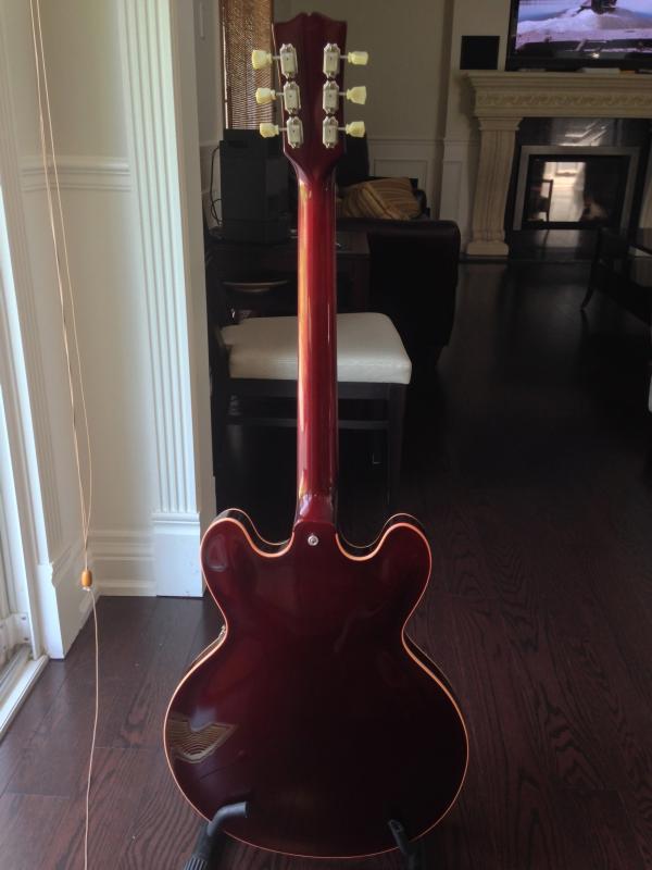 guitarlust:  Gibson ES-335 in Sparkling Merlot. 