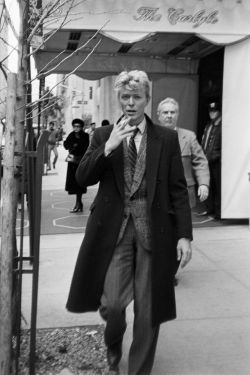 discostrangler:  David Bowie outside the Carlyle hotel in New York in the early 80s. Photograph: Art Zelin/Getty Images  Aqua rising Astro style