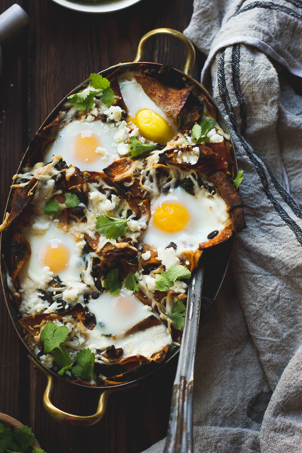 foodffs: Baked Chilaquiles with Black Beans and Kale  Really nice recipes. Every