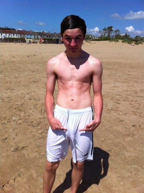 ...AND YET ANOTHER UNNECESSARY GAY NUDITY BLOG