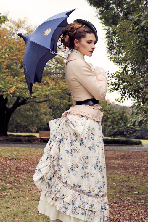 [November 5th] Classic Lolita/historical picnic outfit at Shinjuku Gyoen Jacket: Mary Magdalene Skir