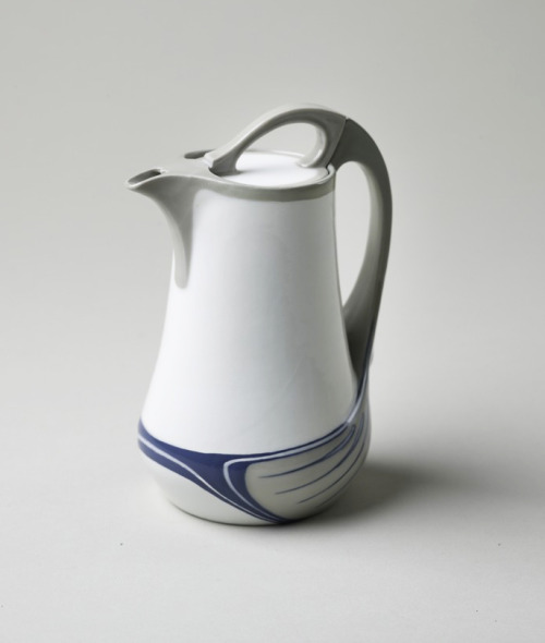 Otto E. Voigt, Coffeepot from Saxonia service, 1904. Porcelain. Meissen, Via Wolfsonian