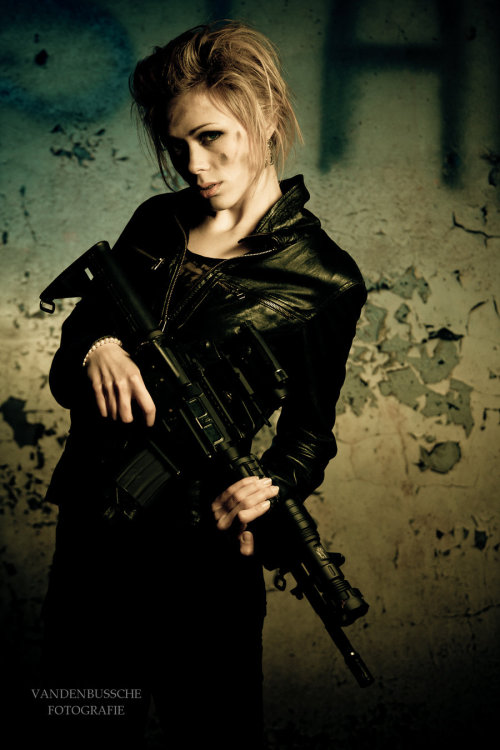 sexygungirls:  Female?  18+?  Sexy?  Have a pic of yourself with a gun? Submit It!