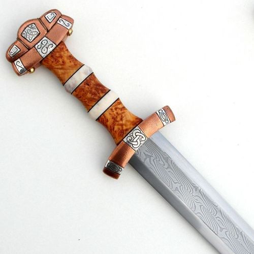 art-of-swords:Handmade Swords - Viikinkimiekka XIMaker: Jarkko NiskanenMedium: steel, iron, coper, s