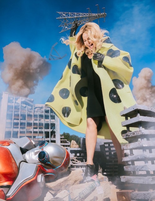 monkeysaysficus:distantvoices:Jennifer Coolidge by Daniel Kwan & Daniel Scheinert for W Mag March 2023It makes SO MUCH MORE sense knowing that this photoshoot was directed by the guys who did Everything Everywhere All At Once