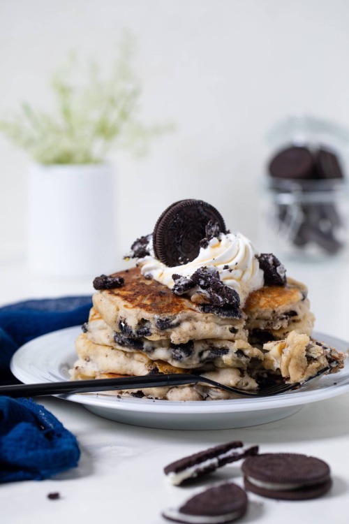 One-Bowl Fluffy Vegan Oreo Pancake