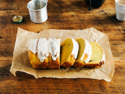 vegan-yums:  Overnight pumpkin spice cinnamon roll loaf / Recipe 