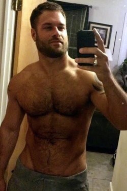 hairy-chests:  hairy chest