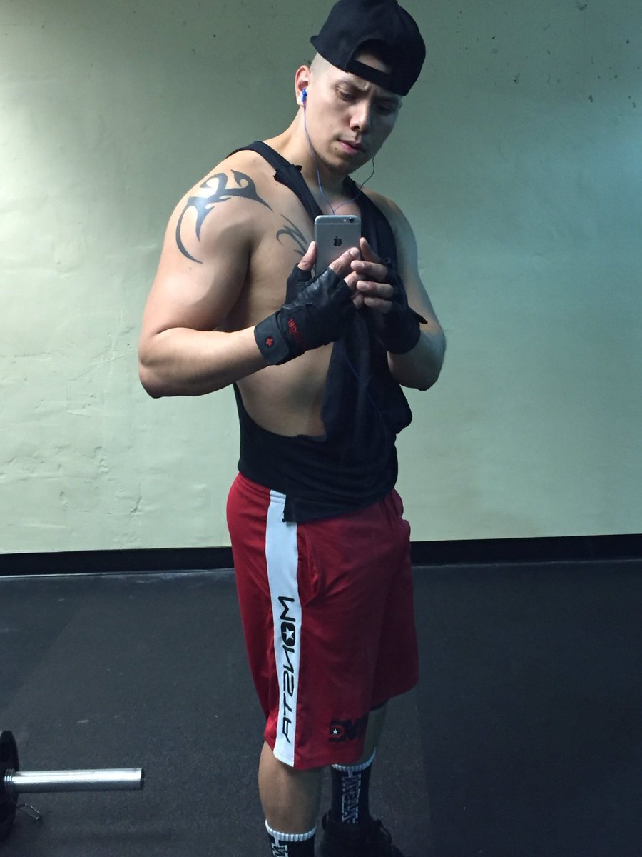 m2sathirteen:  tugranbergotatubebelovly:  ekyn03:  Yum…  Ok Neutron Mr Gay Texas