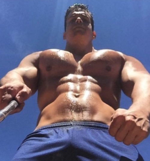 aminomedariamiedo-fans:Those pecs are huuuge porn pictures