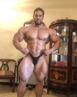 planet-muscle: Ricardo Segovia Castillo