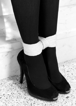 sic-vixen:   Classy black♥ 