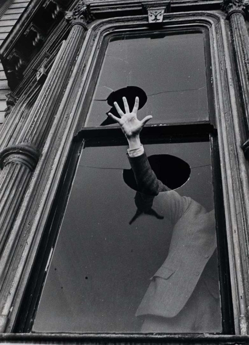 casadabiqueira:  The Cry  John Gutmann, 1939