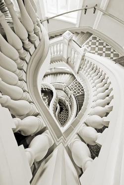 evocativesynthesis:   Staircase by Jukka