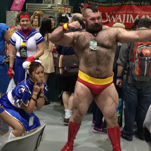 fuzzybearhug:perfcub:  directorbear:8foldhero:maddrmaddy:iamosi:The Red Cyclone. #zangief #chunli #ECCCSakura gets me.those thighs though???  Damn. That is a fine Zangief.  yesmisterpresident  Oh yea, that’s a hot Zangief  Those thighs, plus chest hair?