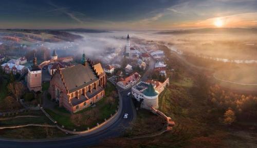 lamus-dworski:Town of Biecz, southern Poland. Photography © Marcin Gądek, via Biecz Fb.