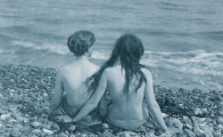 yesterdaysprint:  Girls on the Beach by William James Day, 1910