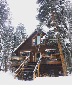 cabinsdaily:  Featured cabin 🌲