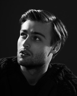 fazmeutipo:  Douglas Booth by Jason Hetherington