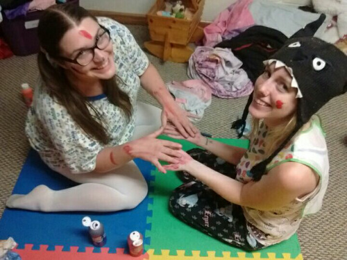lollylalaz:  cls0228:  Finger paint fun with @lollylalaz  I had so much fun with the paint. Clean up