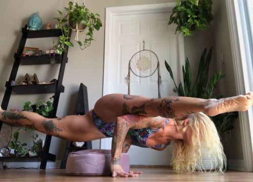 ☀️Day 3 of the #JUNESTRENGTH yoga challenge is another #armbalance! We are powering through with any