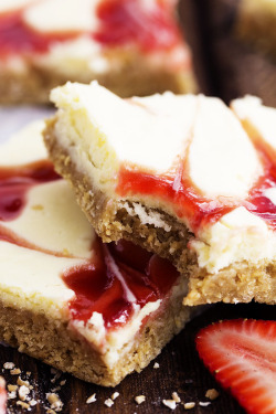 do-not-touch-my-food:  Strawberry Swirl Cheesecake Oatmeal Cookie Bars  O_O