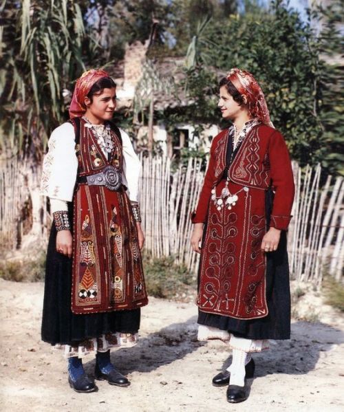 zvetenze:Vlach costumes from Albania