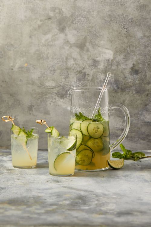 Elderflower Gin Cocktail !Ingredients:1 English cucumber&frac12; c. cup fresh mint, plus more for se