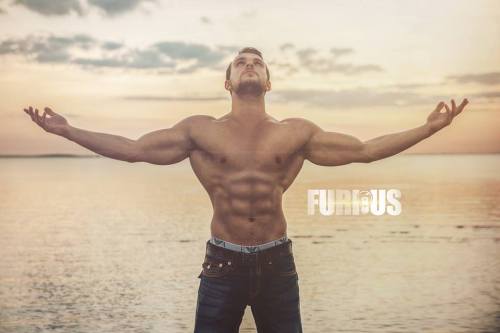 cdnlifter27:  Jonny ReidPhotos: FuriousFotog
