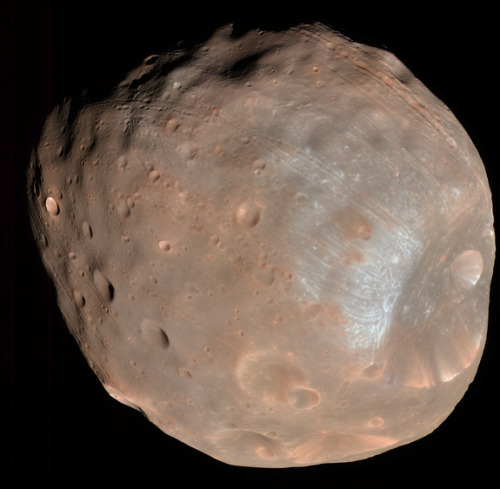 thenewenlightenmentage: How the Mars Moon Phobos Got Its Grooves Billions of years ago, Mars suffere