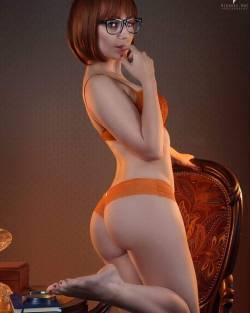 cosplay-galaxy:  Jennifer Van Damsel as Velma