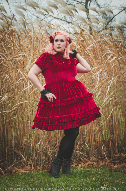 the-gloomth: Gloomth’s “Dracula’s Bride” dress modeled by Dolly Monroe! Grab