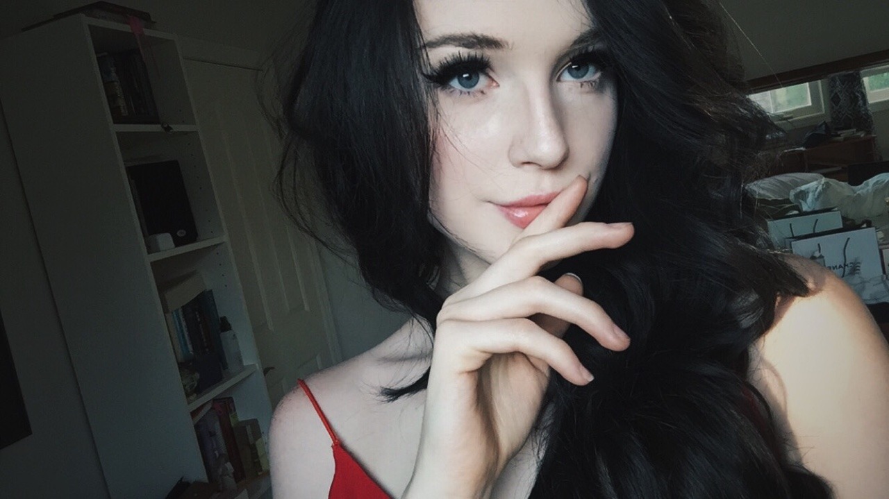 fly-ing-faraway:Love mee 🌹😇