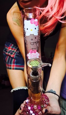 ilovehellokittyandweed:  I packed this bowl for 2 and I wanna smoke it with you😍💨😍💨😍