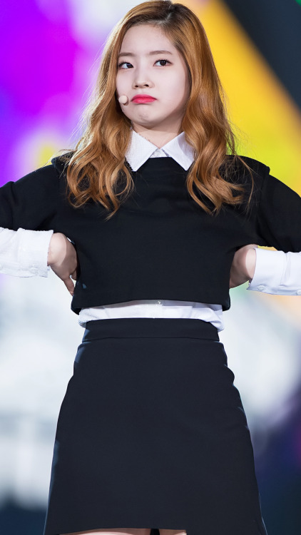 alltwiceicons: Tzuyu, Momo and Dahyun lockscreens Don’t forget to check the sidebar to know if the requests are open or closed  
