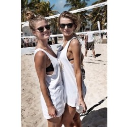 victoriassecretangelsss:  Nina and Bregje, beachvolleybal 