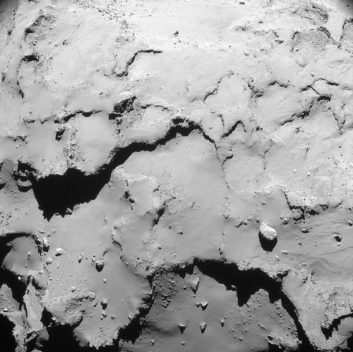 humanoidhistory:September 30, 2016: Views of Comet 67P/Churyumov-Gerasimenko captured by the Rosetta