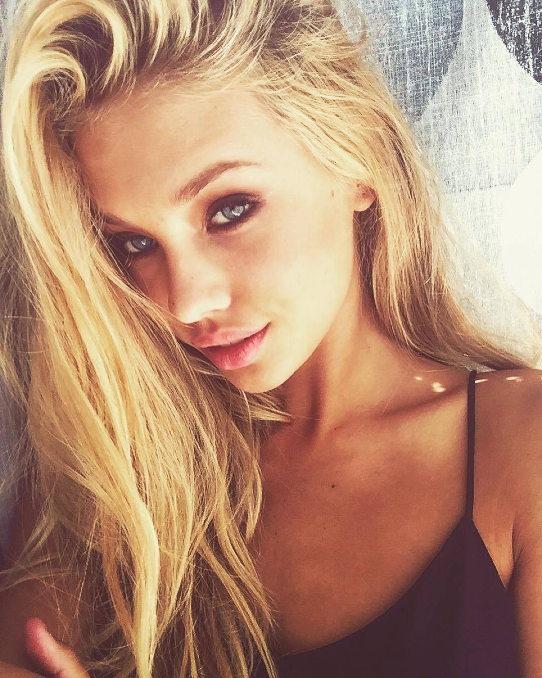 violentmovement:  Hanna Edwinsonhttp://instagram.com/hannaedwinson 