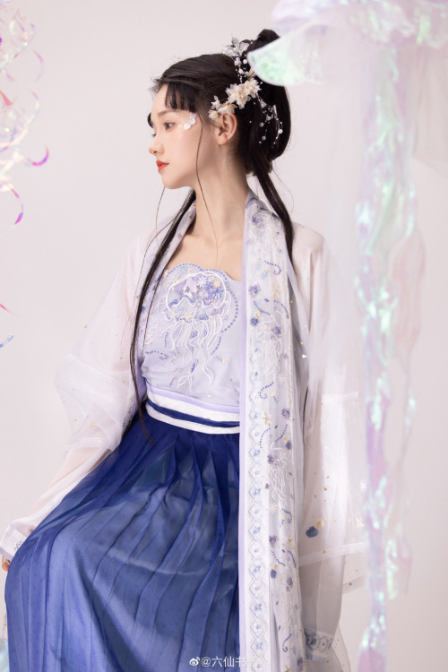 chinese hanfu by 六仙书阁