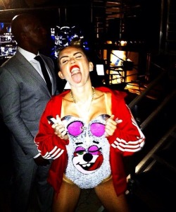 mileynation:  Miley backstage at the vmas