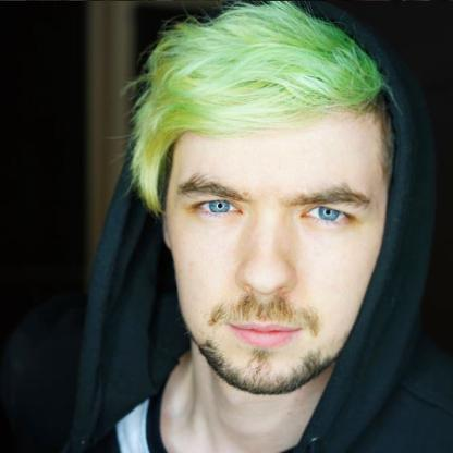 girlfriendluvr:  girlfriendluvr: the guy who killed jfk looks exactly like jacksepticeye  So why is jackseptic eye in colour and JFK’s killer in black and white? Nice try