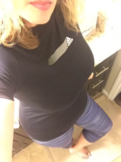 hot-soccermom:  Just me 💋  Reblog with comments if you like this pic  Beautiful