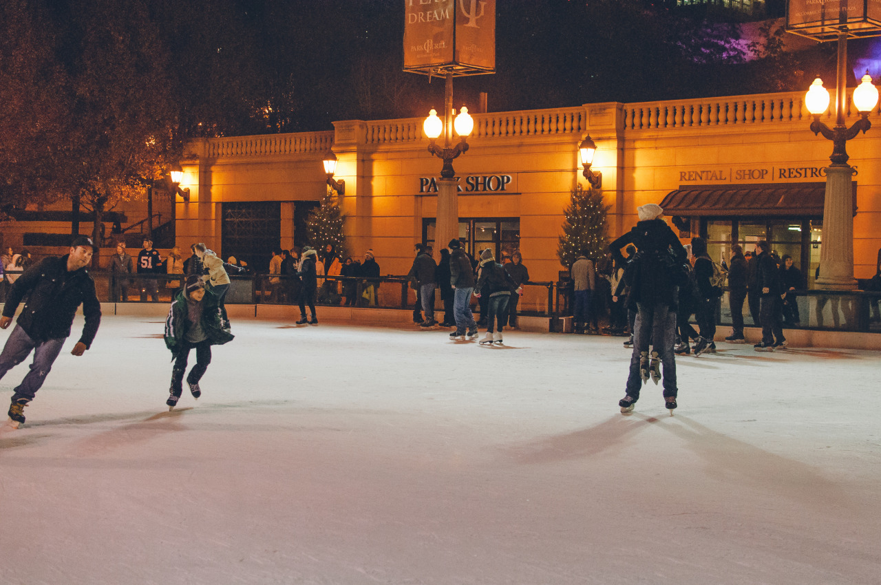 caseyngarner:  Street Photography in Chicago   by: Casey Garner  