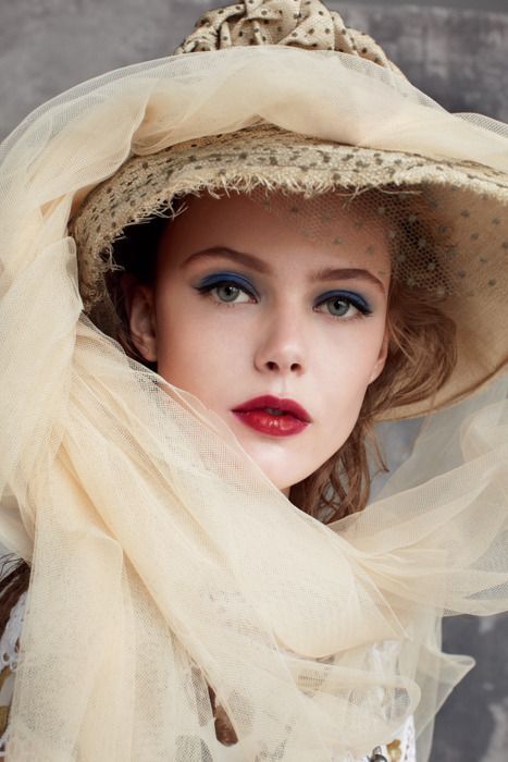 flashesofmagnesium:  Frida Gustavsson by Arthur Elgort   