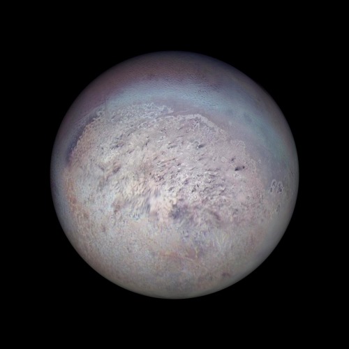 Triton It is the only large moon in the Solar System with a retrograde orbit, an orbit in the direct
