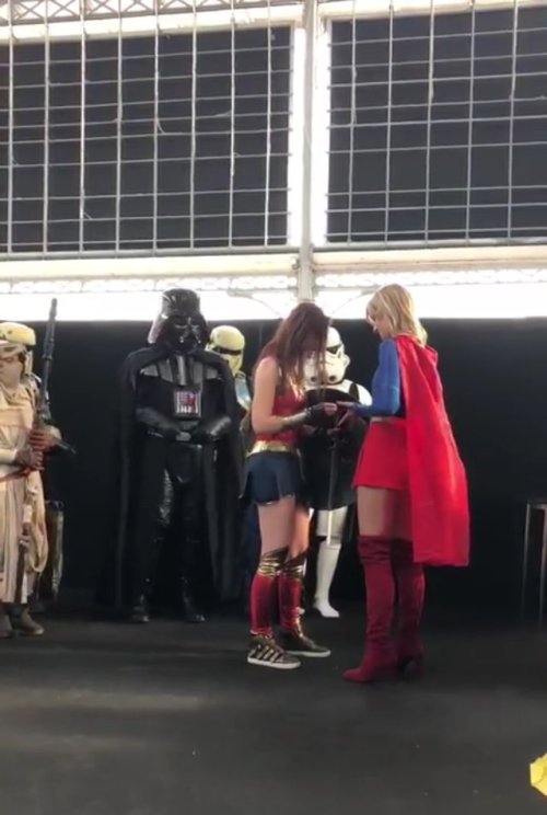occasionallychristina: crowtrobot2001: Wonder Woman proposing to Supergirl in the presence of Darth 